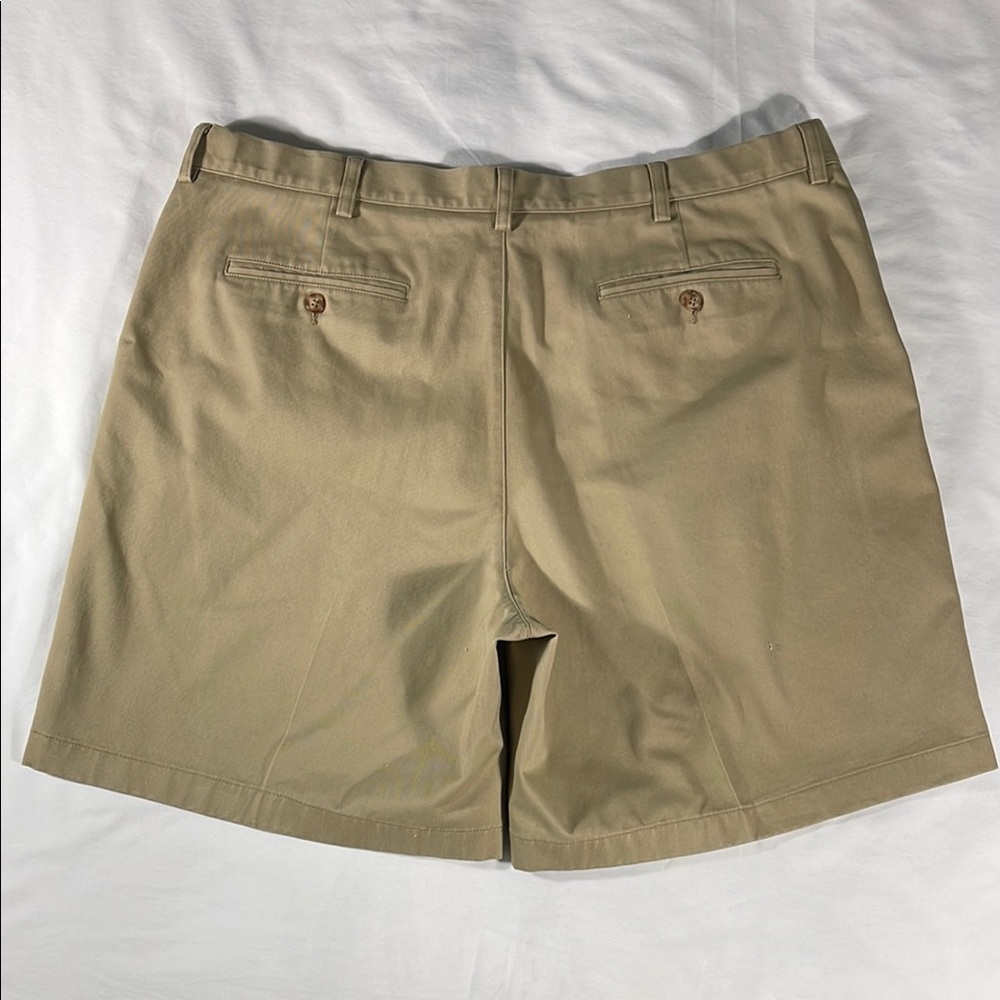 L.L. Bean mens khaki Comfort Fit flat front 8" chino shorts - size 42 - Picture 3 of 11